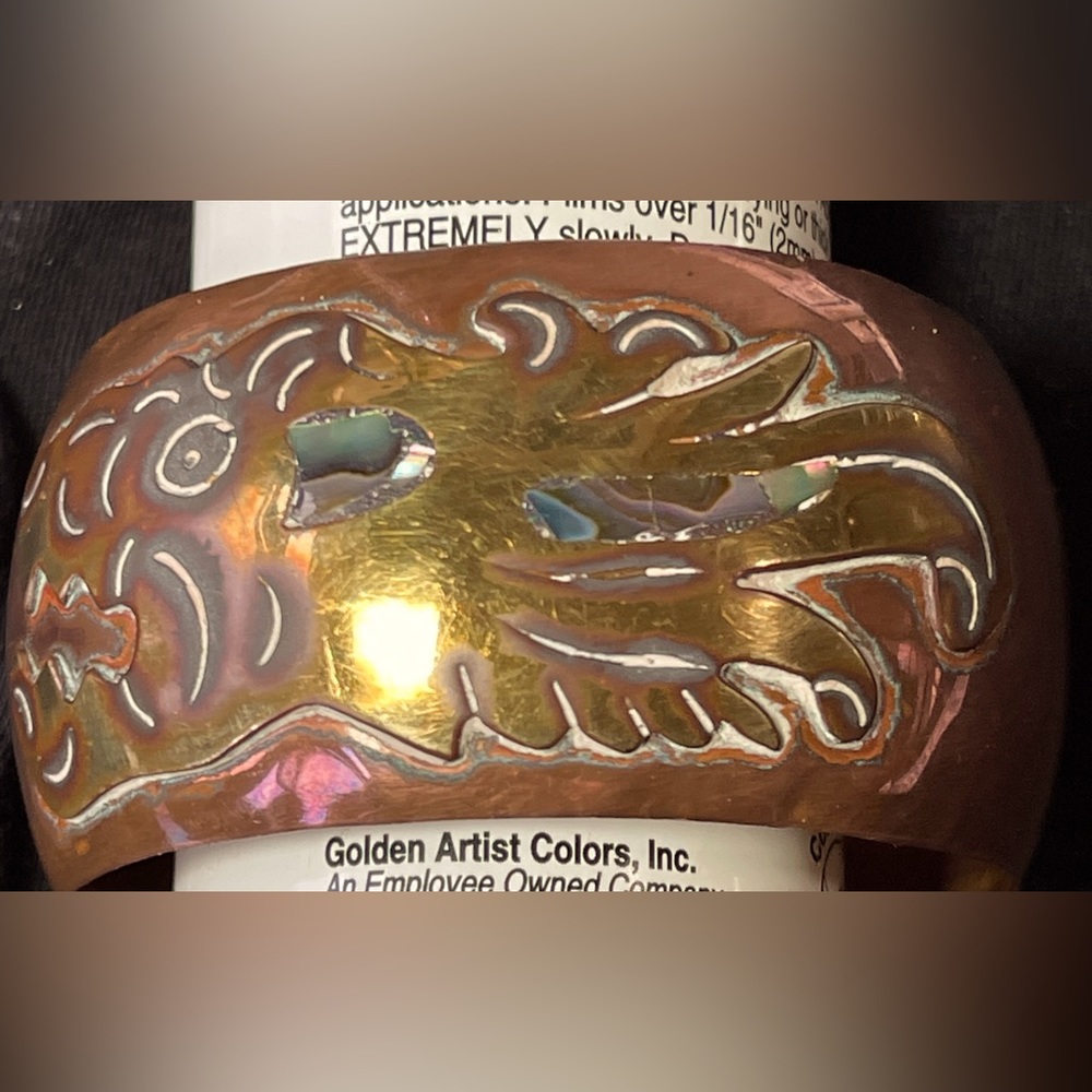 Vintage Dragon copper and brass cuff bracelet with abalone inlay - Picture 9 of 12